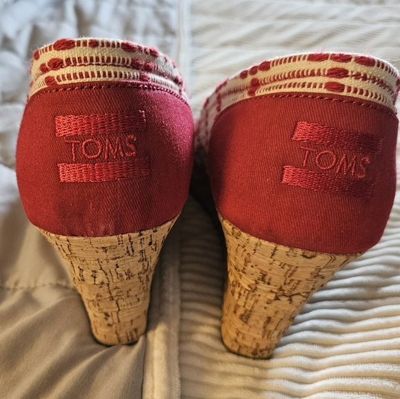 Toms Red and Cream Cork Wedge Peep Toe Shoes Size 8.5 - Picture 6 of 7